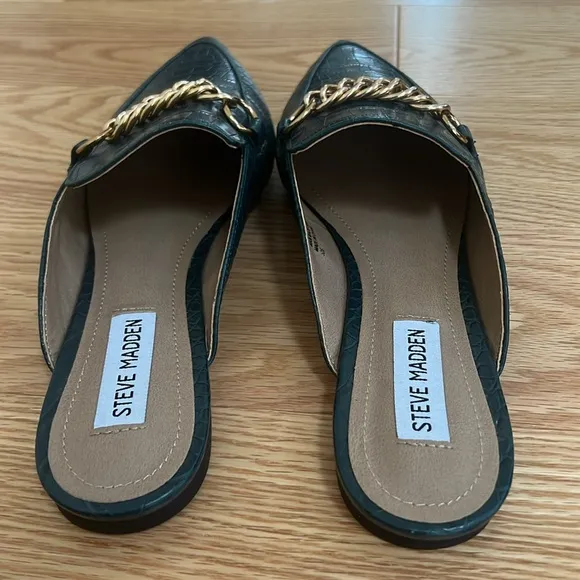 Steve Madden SZ 8M forever chain pointed toe mules .