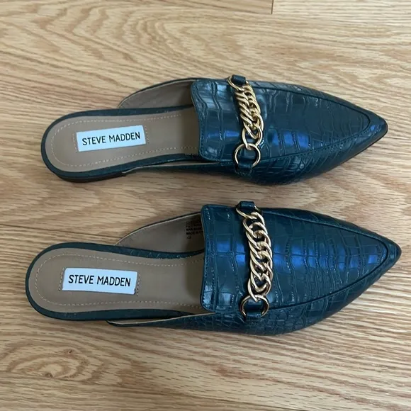 Steve Madden SZ 8M forever chain pointed toe mules .