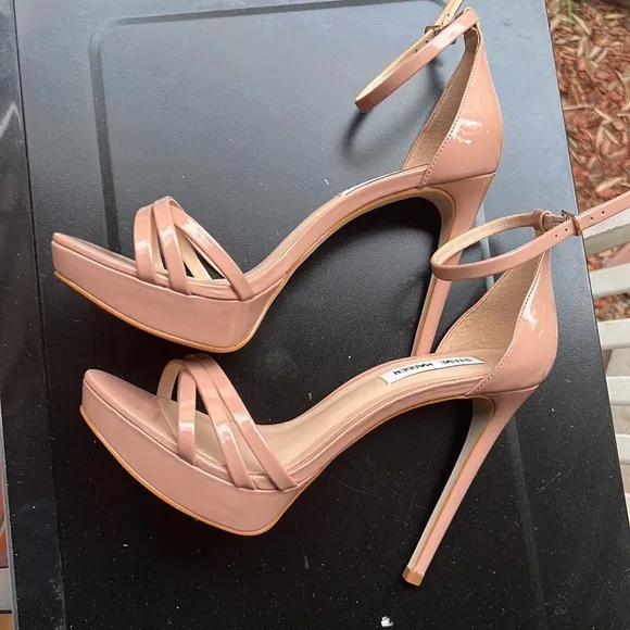 Steve Madden Women's “Cassandra” Cream platform Strappy 5” heels size 8.5