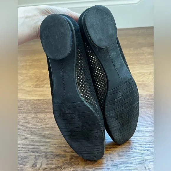STUART WEITZMAN Black Perforated Leather Shoes Slip On Comfy Neutral 8.5