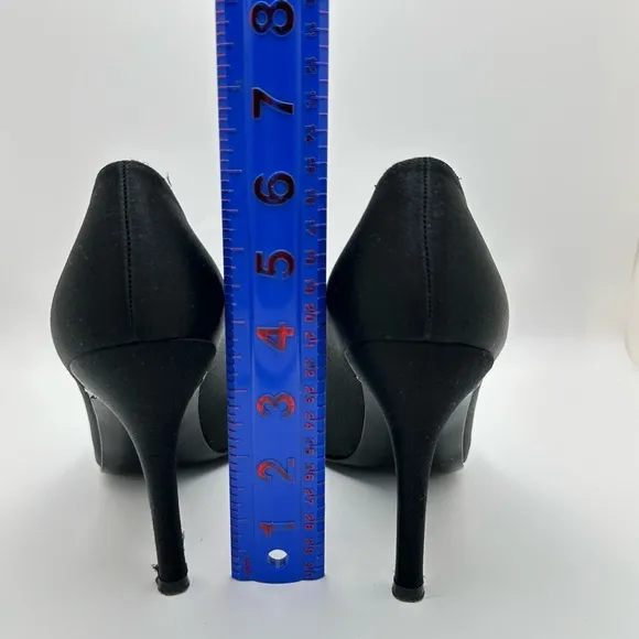 Stuart Weitzman Black Pointy Toe Stiletto Pump Size 8.5M Satin Heels Sho…