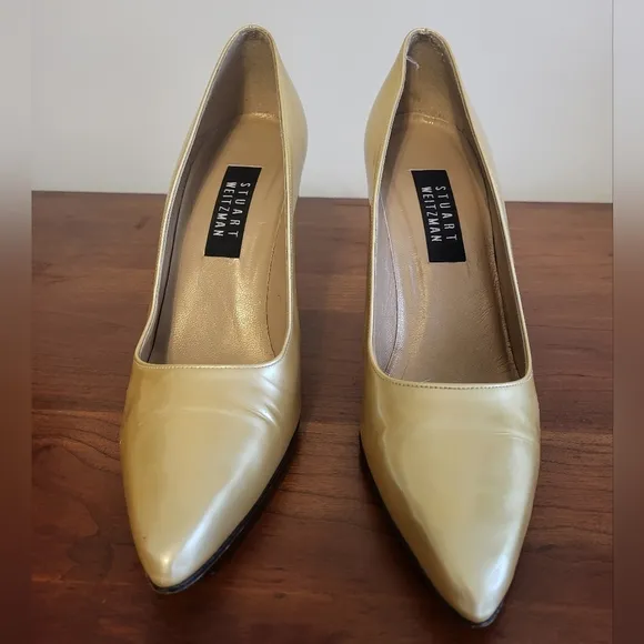 STUART WEITZMAN Gold Patent Leather Pointed Toe 4&quot; Pump Heels(10)