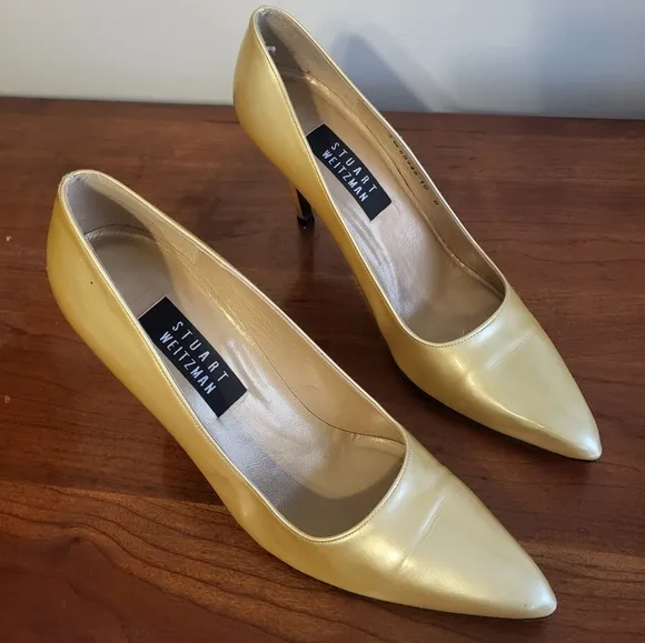 STUART WEITZMAN Gold Patent Leather Pointed Toe 4&quot; Pump Heels(10)
