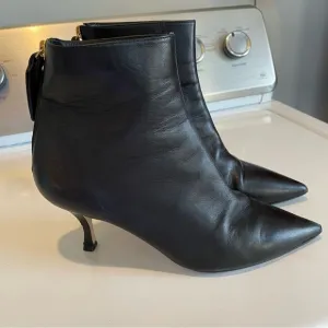Stuart Weitzman Juniper Leather Ankle Boots Black 75mm Zip Booties 7 Narrow