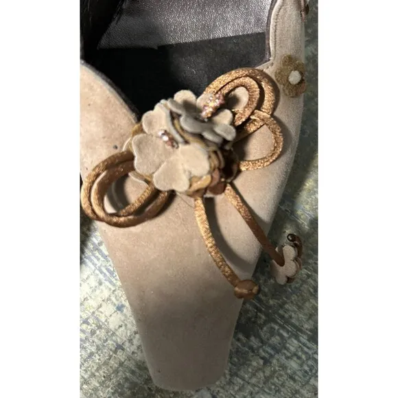 Stuart Weitzman Mule Slip-on Heels Tan Brown Suede / Flower Accents 7 M
