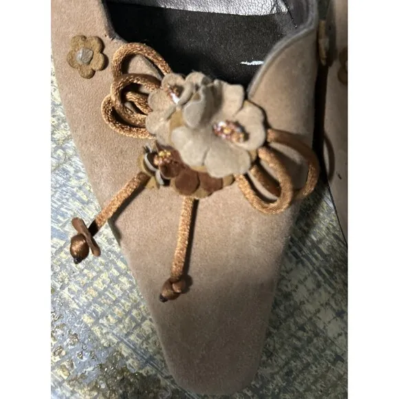Stuart Weitzman Mule Slip-on Heels Tan Brown Suede / Flower Accents 7 M