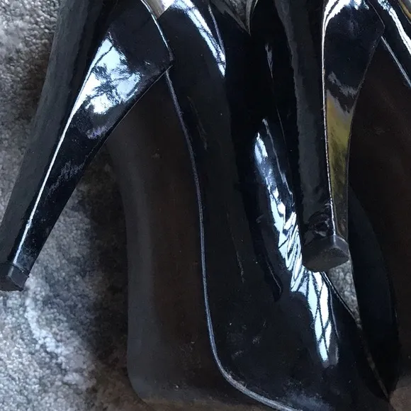 Stuart Weitzman patent pumps