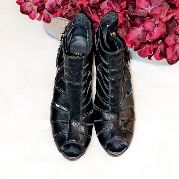STUART WEITZMAN Platform Gladiator Peep Toe Heel