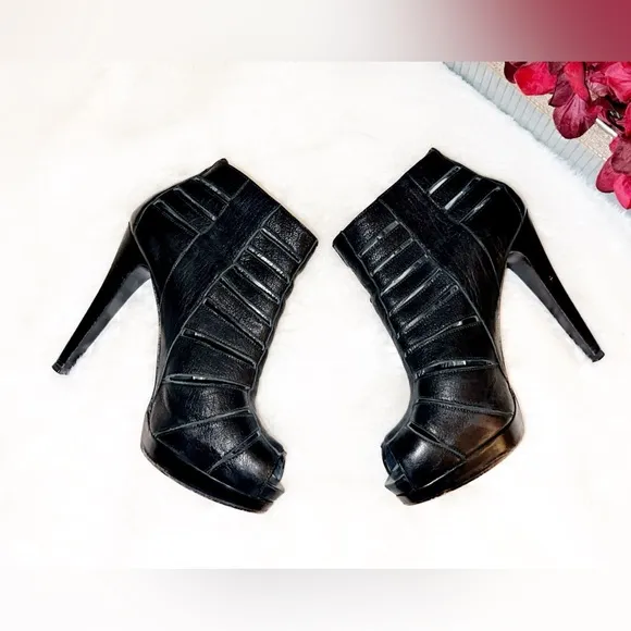 STUART WEITZMAN Platform Gladiator Peep Toe Heel