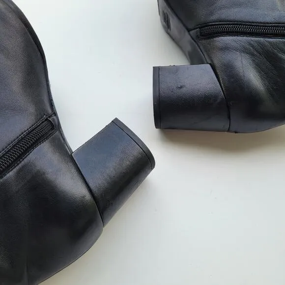 Stuart Weitzman Pointed Toe Leather Ankle Zip Bootie Black 9