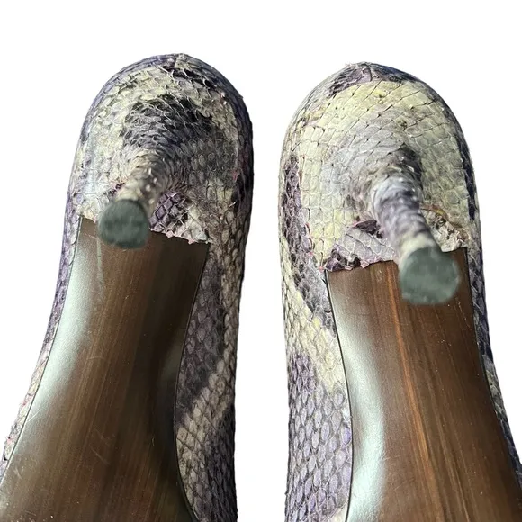 Stuart Weitzman Purple Snakeskin Heels Pointed Toe Size 8M Style EW33761