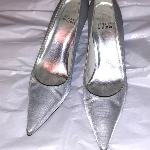 STUART WEITZMAN SILVER SATIN POINTED HEELS