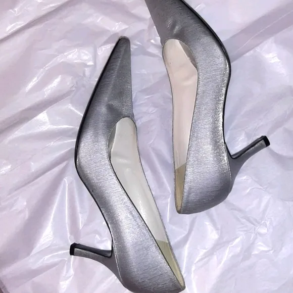 STUART WEITZMAN SILVER SATIN POINTED HEELS