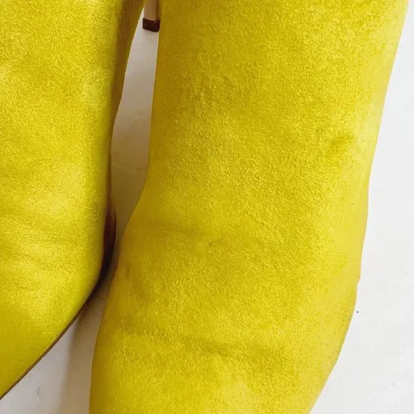 Stuart Weitzman Yellow Mira Suede Mules Pointed Toe Pumps Women's Size 8