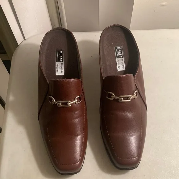 Sz 9 Munro American Brown Leather Heeled Clogs
