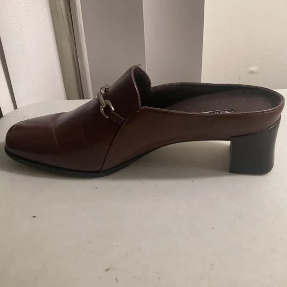 Sz 9 Munro American Brown Leather Heeled Clogs