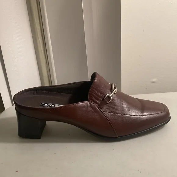 Sz 9 Munro American Brown Leather Heeled Clogs