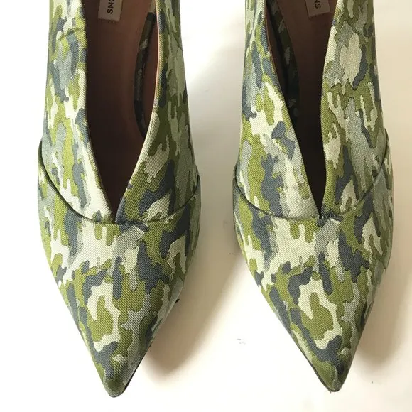 Tabitha Simmons Camo Heels Pumps Womens 39 9 Green Pointed Toe Camouflage Bootie