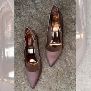 Ted Baker Womens Size 38.5 Pointed Toe Stiletto Heels Slip On Pumps Floral Pink