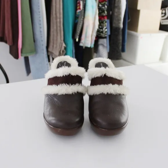 Tommy Hilfiger Merry Vintage Y2K Leather Faux Fur Trim Platform Clogs