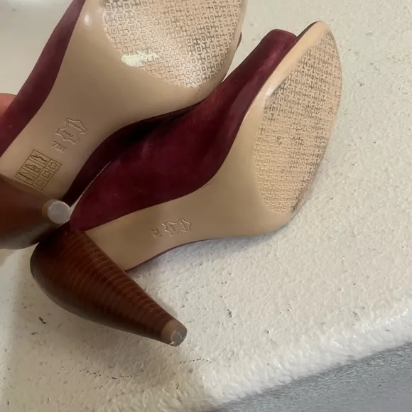 Tory Burch‎ Maroon Red Ellis Suede Thick Heeled Mules Sandals Open Toes Size 7