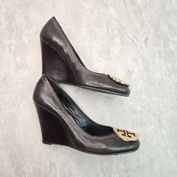 Tory Burch Sophie Wedge Pumps Sz 6 Brown Leather Gold Logo High Heel Dress Shoes