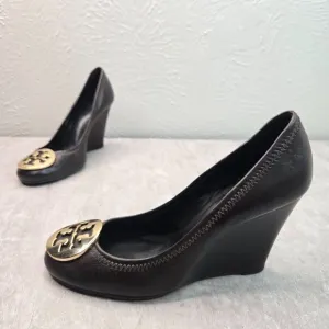 Tory Burch Sophie Wedge Pumps Sz 6 Brown Leather Gold Logo High Heel Dress Shoes