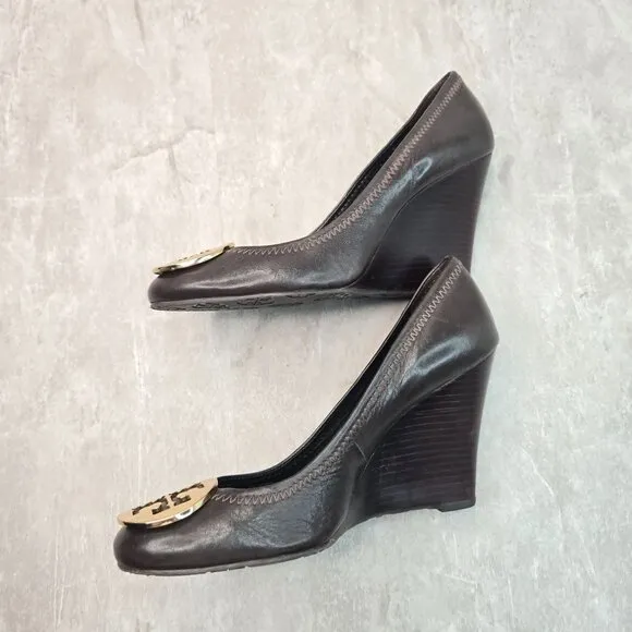 Tory Burch Sophie Wedge Pumps Sz 6 Brown Leather Gold Logo High Heel Dress Shoes