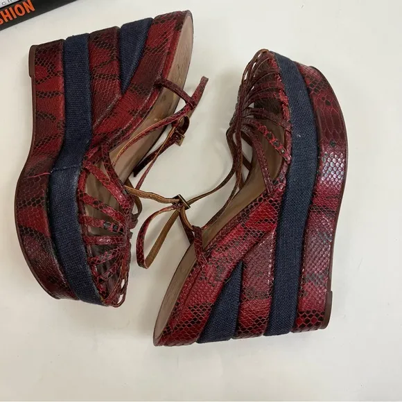 Tory Burch Wedge 8.5 Red Blue Snakeskin Print Sandal Heels Strappy Peep