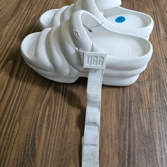 Ugg Aww Yeah Slides, Size 10