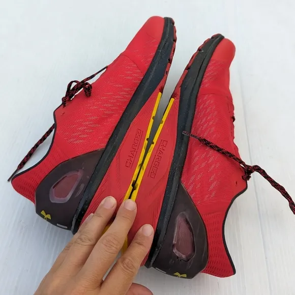UNDER ARMOUR Charged Bandit 2 men's red running trail shoes sneakers size 16
