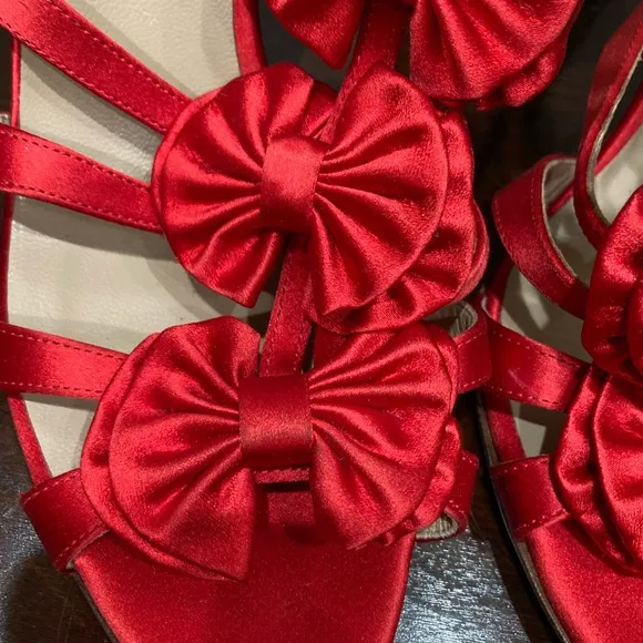 Valentino Garavani Red Satin Strappy Bow Heels, MISMATE, Right 7.5, Left  6.5