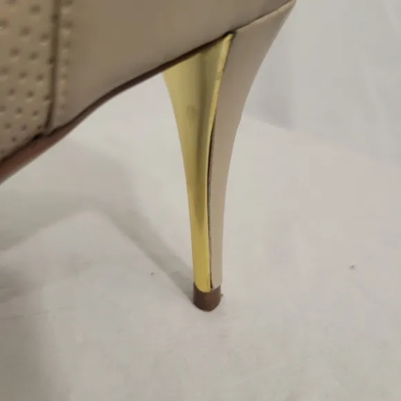Vaneli Women's Cream Leather Stiletto Heels Pumps Size 7N