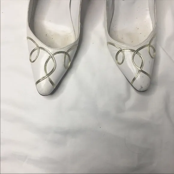 VERSNAI BLACK AND WHITE HEELS