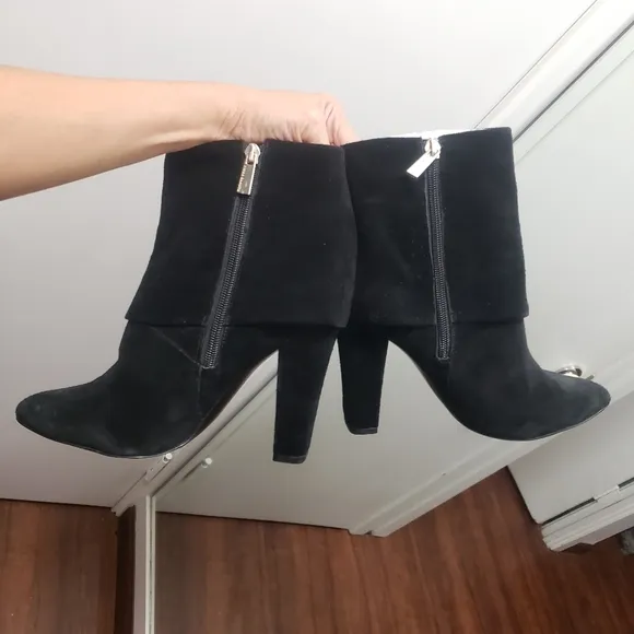 Vince Camuto Amya Black Suede fold over Ankle Bootie NEW size 8