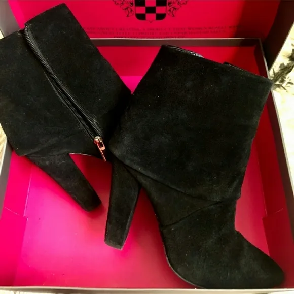Vince Camuto Amya Black Suede fold over Ankle Bootie NEW size 8