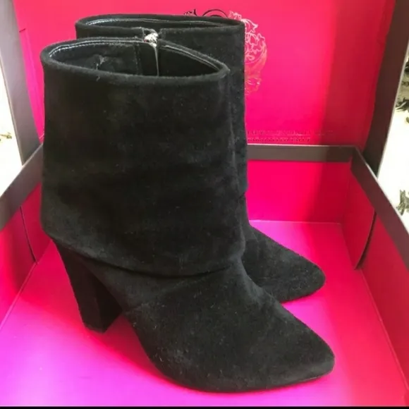 Vince Camuto Amya Black Suede fold over Ankle Bootie NEW size 8