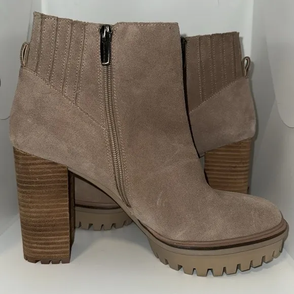 Vince Camuto Ernessa Block Heel Platform Boot Bootie Tan Taupe Suede Women’s 10