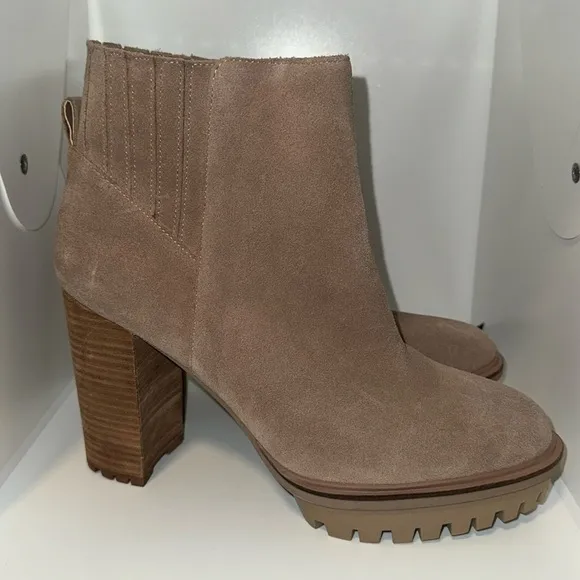 Vince Camuto Ernessa Block Heel Platform Boot Bootie Tan Taupe Suede Women’s 10