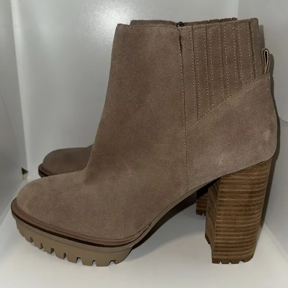 Vince Camuto Ernessa Block Heel Platform Boot Bootie Tan Taupe Suede Women’s 10