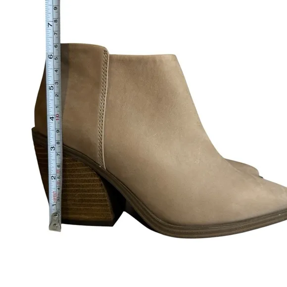 VINCE CAMUTO Geeanne Nubuck Leather Western Booties heeled boots shoes womens 8W