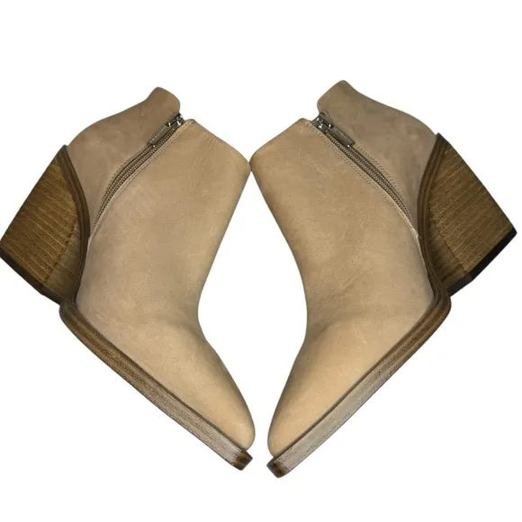 VINCE CAMUTO Geeanne Nubuck Leather Western Booties heeled boots shoes womens 8W