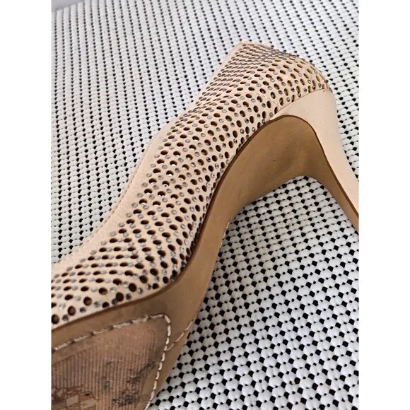 Vince Camuto Women's Diamond Pointed Toe Heels Stiletos Nude Leather Shoes 9M