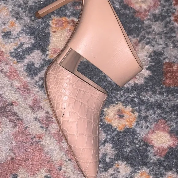 Vince Tan Embossed Corrine Pointed Toe Heels Size 9 Croc Look