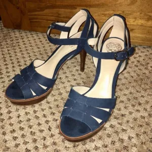 Vince Camuto suede platform heels