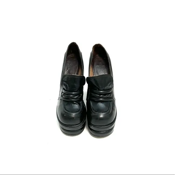 Vintage 1970s black leather platform loafer disco heels