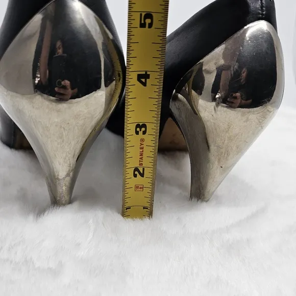 Vintage 1980's Walter Steiger metal back cap pointed closed toe black heels 8.5