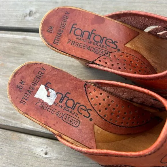 Vintage 70s Fanfares Strawberry Wood Leather Heeled Mule Clogs 6M