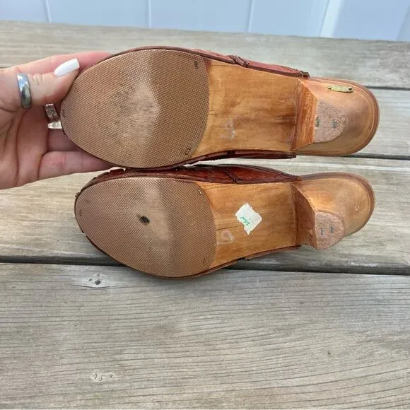 Vintage 70s Fanfares Strawberry Wood Leather Heeled Mule Clogs 6M