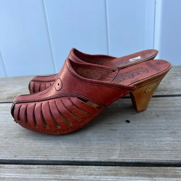 Vintage 70s Fanfares Strawberry Wood Leather Heeled Mule Clogs 6M